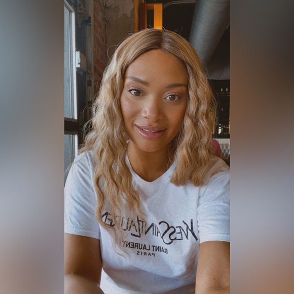 Meet your Posher, Angelina - Picture 1 of 17